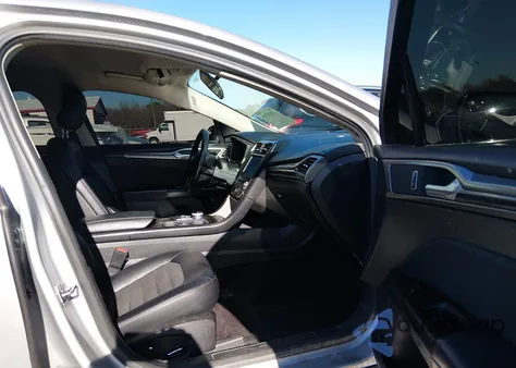 2017 Ford Fusion Hybrid Se z USA, uszkodzony, nr VIN 3FA6P0LU8HR260507